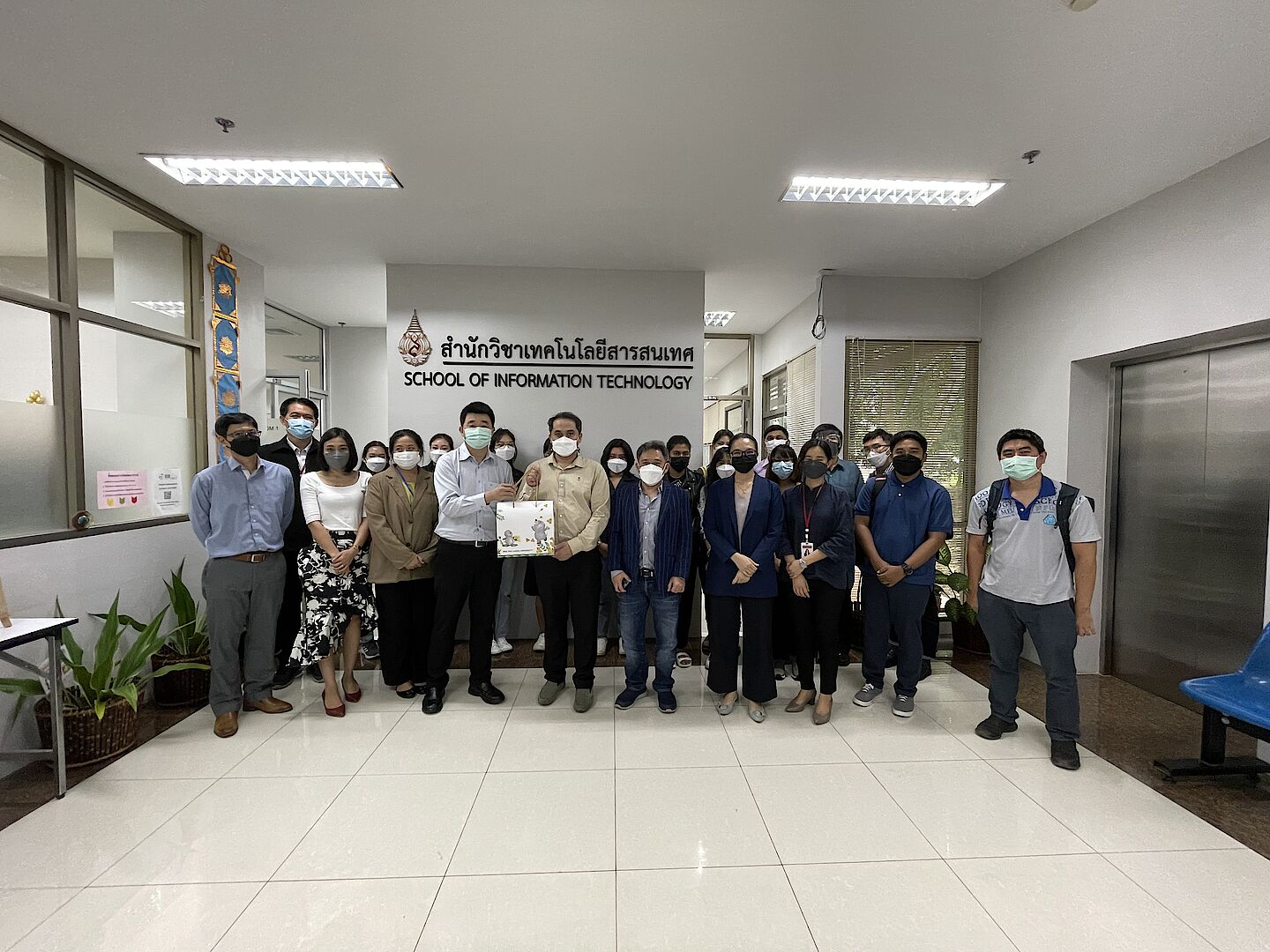 สำนักวิชาเทคโนโลยีสารสนเทศจัดกิจกรรมพัฒนาองค์ความรู้ใหม่ด้านงานวิจัย โดย ผศ.ดร.อซีส นันทอมรพงษ์ คณบดีวิทยาลัยการคอมพิวเตอร์ มหาวิทยาลัยสงขลานครินทร์วิทยาเขตภูเก็ต