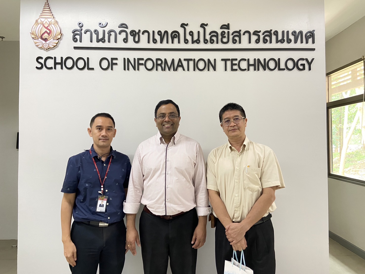 คณบดีสำนักวิชาเทคโนโลยีสารสนเทศ ต้อนรับผู้เข้าร่วมประชุมหารือความร่วมมือทางงานวิจัยด้าน Wireless Communication and IoT