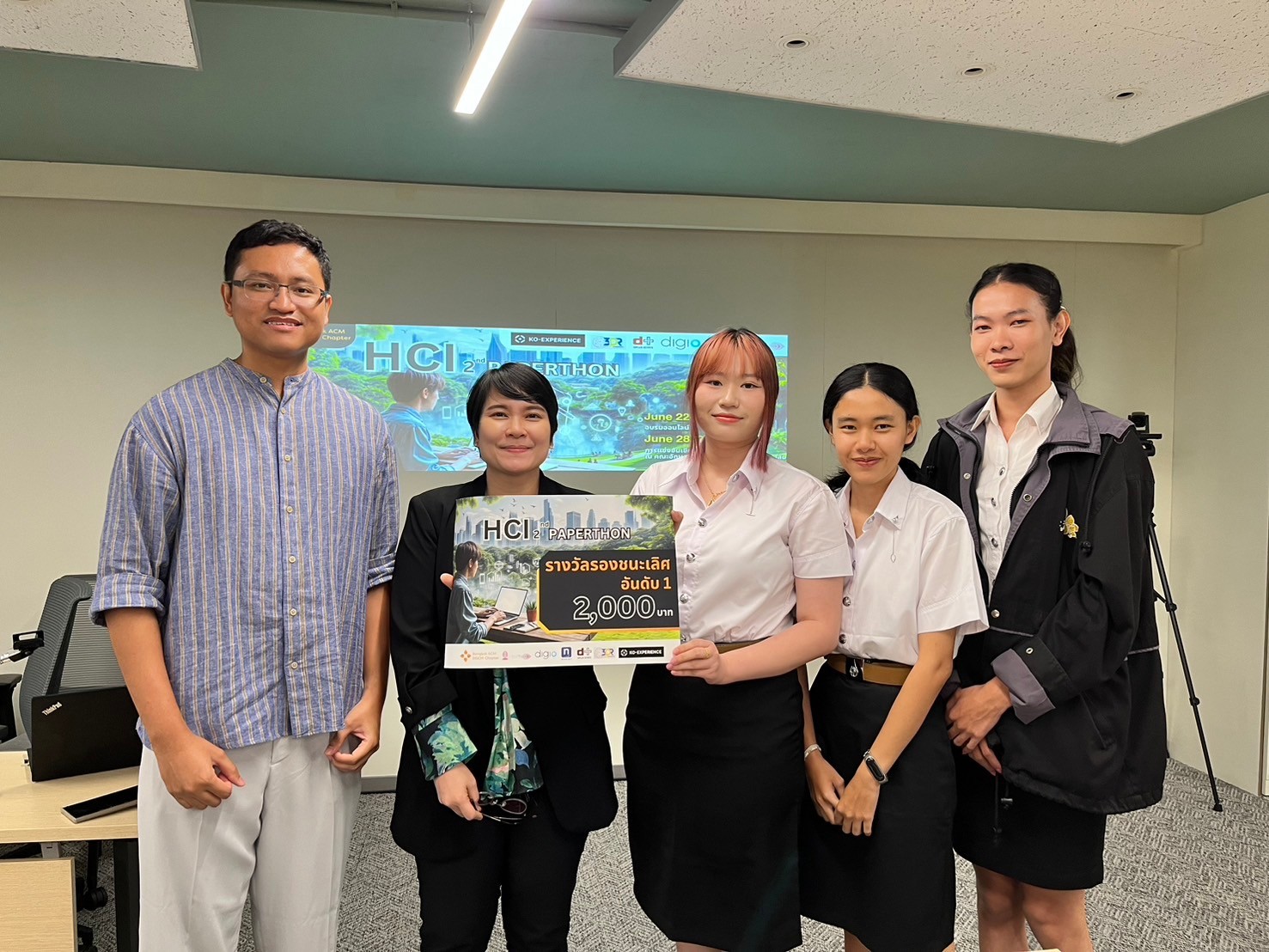 ขอแสดงความยินดีกับนักศึกษาสาขาวิศวกรรมซอฟต์แวร์ ที่ได้รับรางวัลจากการแข่งขัน HCI 2nd Paperthon