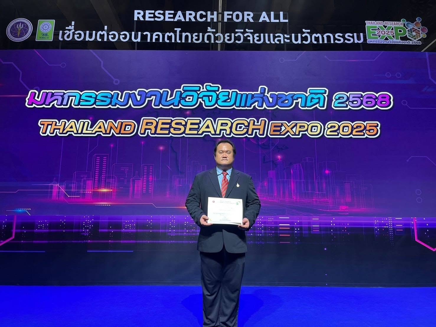 สำนักวิชาเทคโนโลยีดิจิทัลประยุกต์ มฟล. ร่วมนำเสนอ “ระบบจัดการขยะอัจฉริยะ”  ในงานมหกรรมงานวิจัยแห่งชาติ 2568