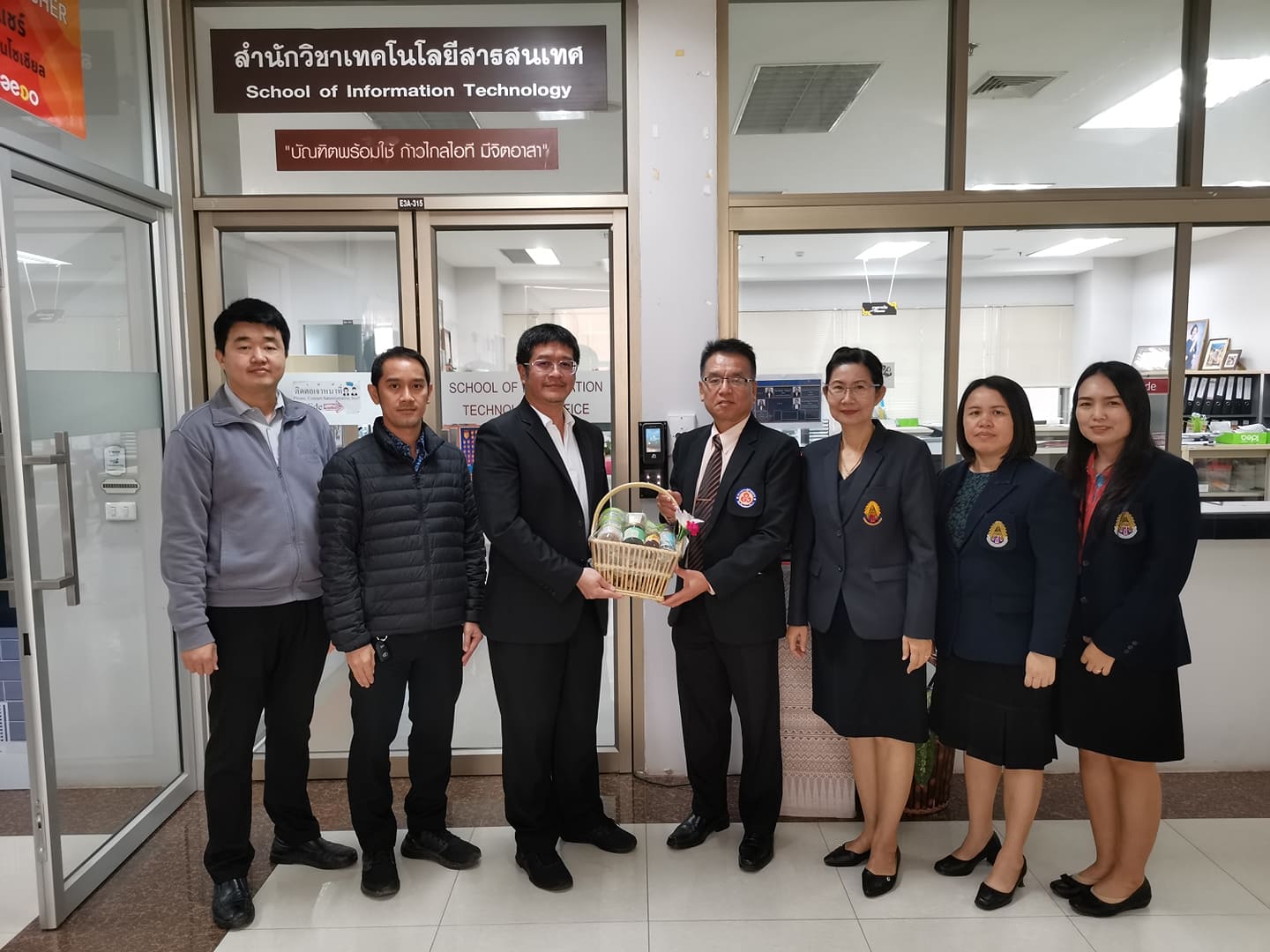 คณะผู้บริหารจากโรงเรียนจุฬาภรณราชวิทยาลัย เชียงราย เข้ามาสวัสดีปีใหม่กับทางสำนักวิชาเทคโนโลยีสารสนเทศ